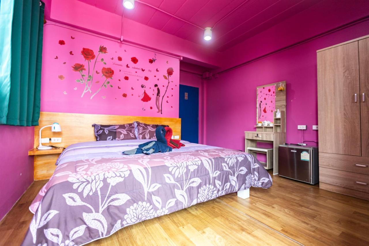 Firefly Phuket Hotel Patong Esterno foto