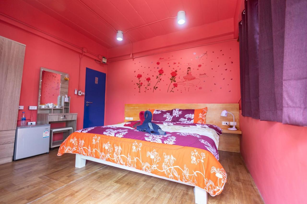 Firefly Phuket Hotel Patong Esterno foto